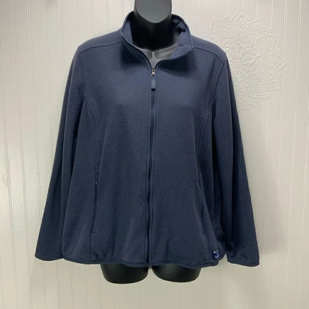 L. L. BEAN Fleece jacket. - Picture 1 of 6